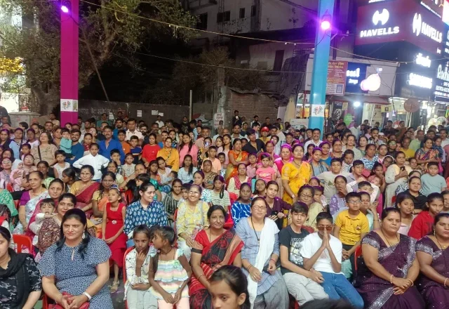 PIMPRI : पिंपरी मार्केट येथे वाहन मुक्त दिनानिमित्त लहान मुले,ज्येष्ठ नागरिक, महिलांनी घेतला मनमुराद फिरण्याचा आणि सांस्कृतिक कार्यक्रमाचाही आनंद