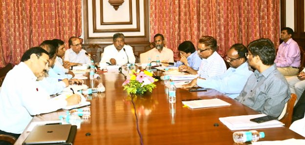 मदतीसाठी केंद्र शासनाला सविस्तर ज्ञापन सादर करणार – महसूलमंत्री चंद्रकांत पाटील यांची माहिती