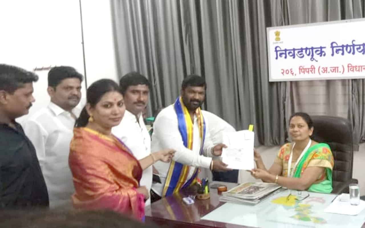 शक्तिप्रदर्शनासह शेखर ओव्हाळ यांचा अपक्ष उमेदवारी अर्ज