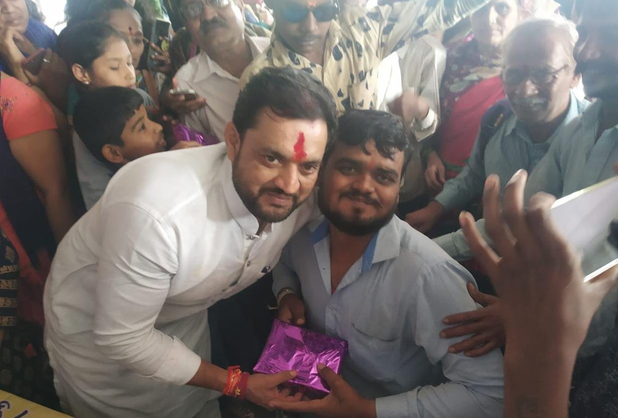 दिव्यांग बांधवांच्या स्वावलंबनासाठी लोकप्रतिनिधींनी पुढाकार घ्यावा – आमदार शेळके