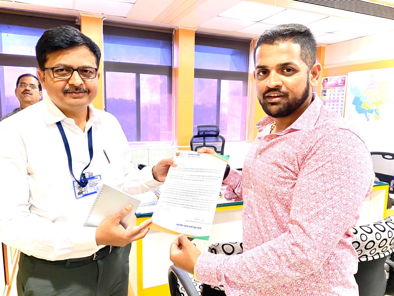 विकास कामांमध्ये अडथळा आणणाऱ्या गावगुंडांवर कारवाई करा