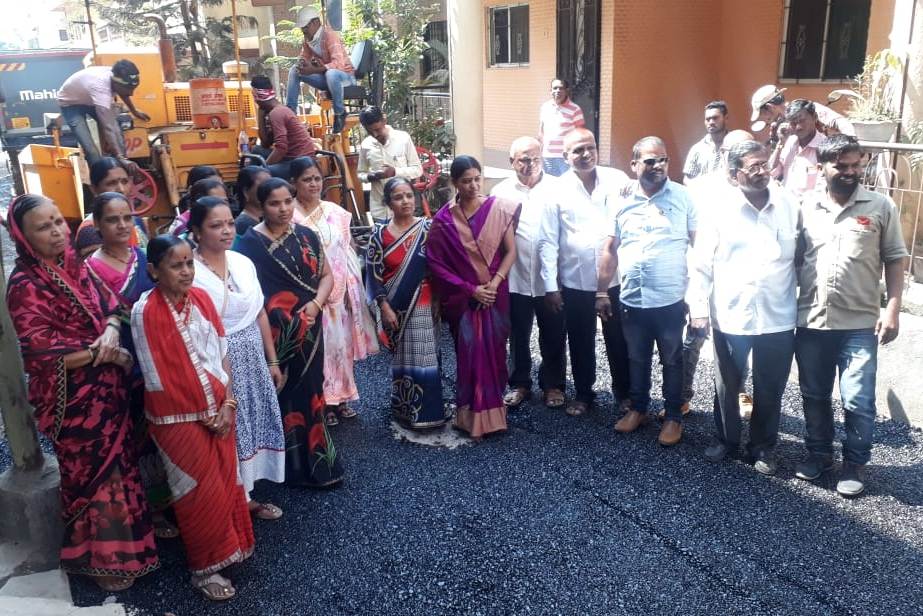 काळेवाडीत रस्त्यांचे डांबरीकरण सुरू | महाराष्ट्र नवनिर्माण सेनेच्या पाठपुराव्याला यश