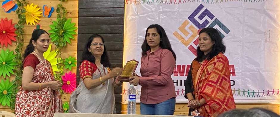 मोबाईल व सोशल मिडीयाचा मर्यादित वापर करावा - वैशाली माने मोबाईल व सोशल मिडीयाचा मर्यादित वापर करावा - वैशाली माने