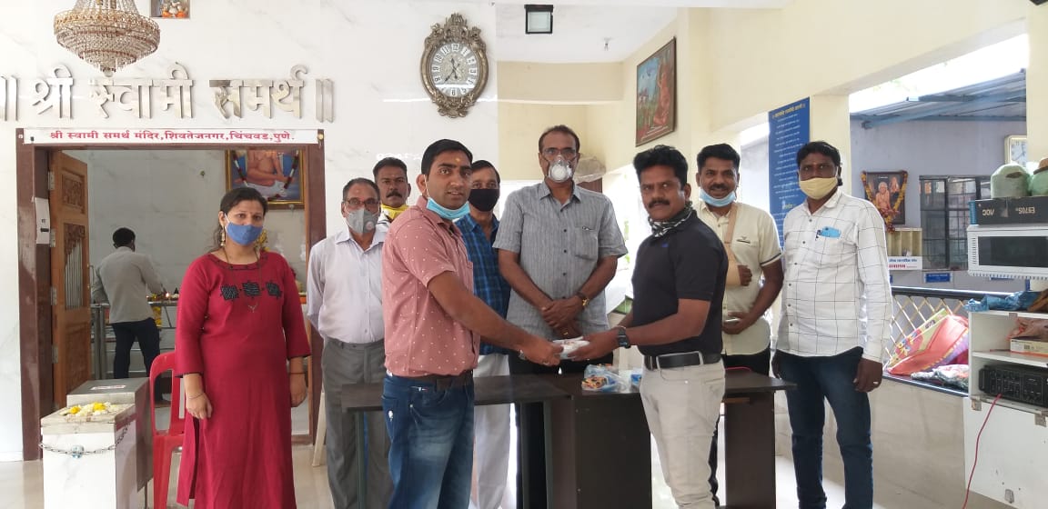 मंगेश पाटील यांच्या वाढदिवसानिमित्त सफाई कर्मचाऱ्यांना अत्यावश्यक वस्तूंचे वाटप