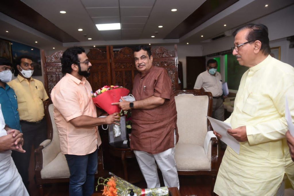 तळेगाव-चाकण-शिक्रापूर रस्त्याच्या चौपदरीकरणासाठी १०१५ कोटींचा निधी मंजूर तळेगाव-चाकण-शिक्रापूर रस्त्याच्या चौपदरीकरणासाठी १०१५ कोटींचा निधी मंजूर