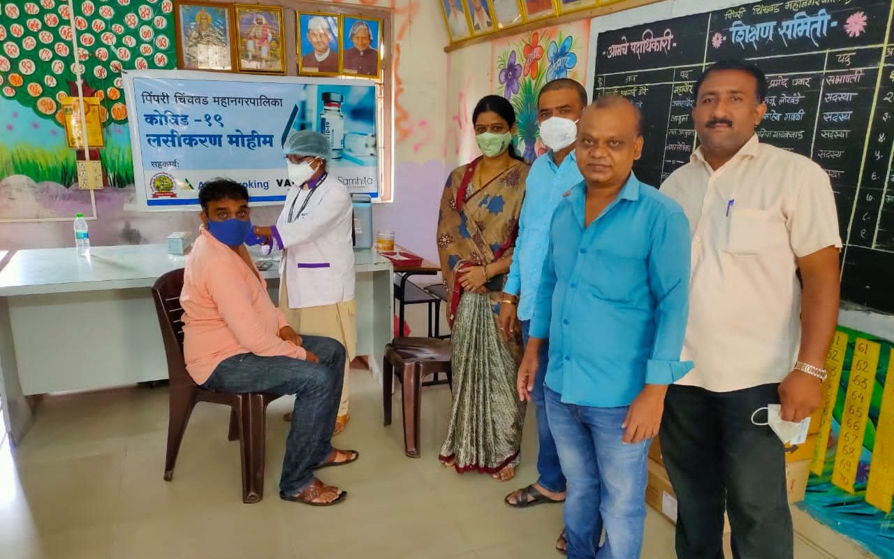 काळेवाडी गावठाण महापालिका शाळेत कोविड-१९ लसीकरण केंद्रे सुरू काळेवाडी गावठाण महापालिका शाळेत कोविड-१९ लसीकरण केंद्रे सुरू