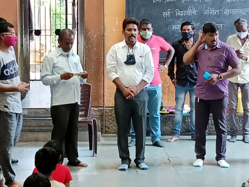 रॉयल फाउंडेशनतर्फे नचिकेत बालग्राममध्ये अन्नधान्य, खाऊ व हाऊसकिपींग किटचे वाटप