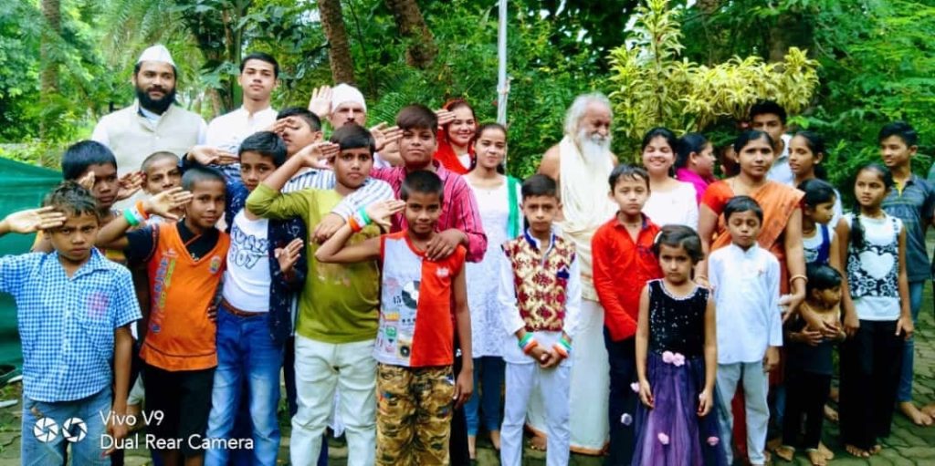 काळेवाडीतील श्री राधाकृष्ण मंदिरात ध्वजारोहण