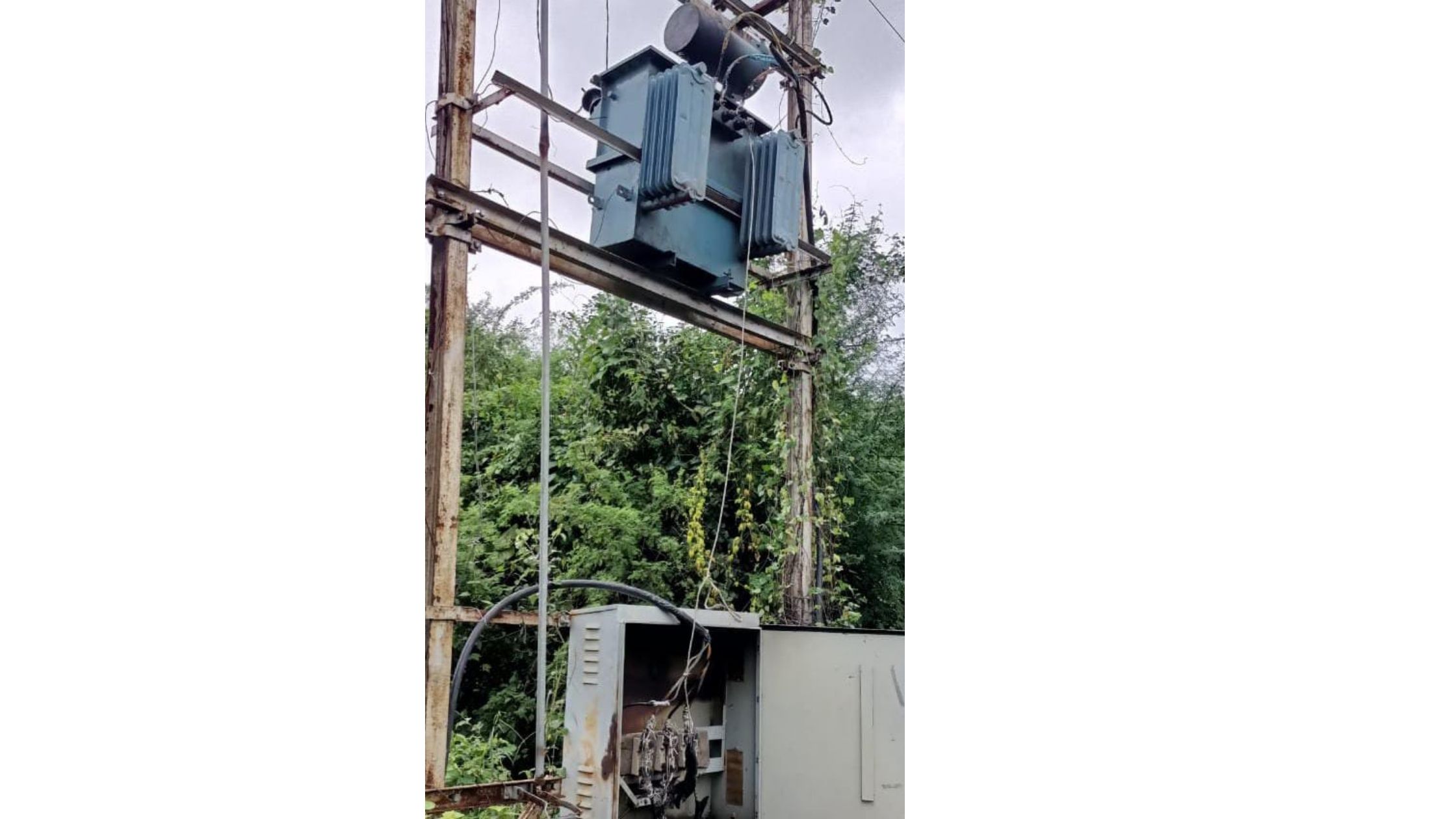 खडकी सदार येथील डीपी बॉक्स धोकादायक : महावितणचे जाणीव पुर्वक दुर्लक्ष