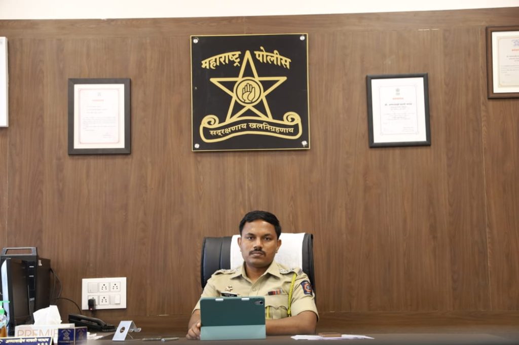 उल्लेखनीय : भरोसा सेलमुळे कर्जत उपविभागात ७२ दांपत्यांचा संसार सुरळीत उल्लेखनीय : भरोसा सेलमुळे कर्जत उपविभागात ७२ दांपत्यांचा संसार सुरळीत