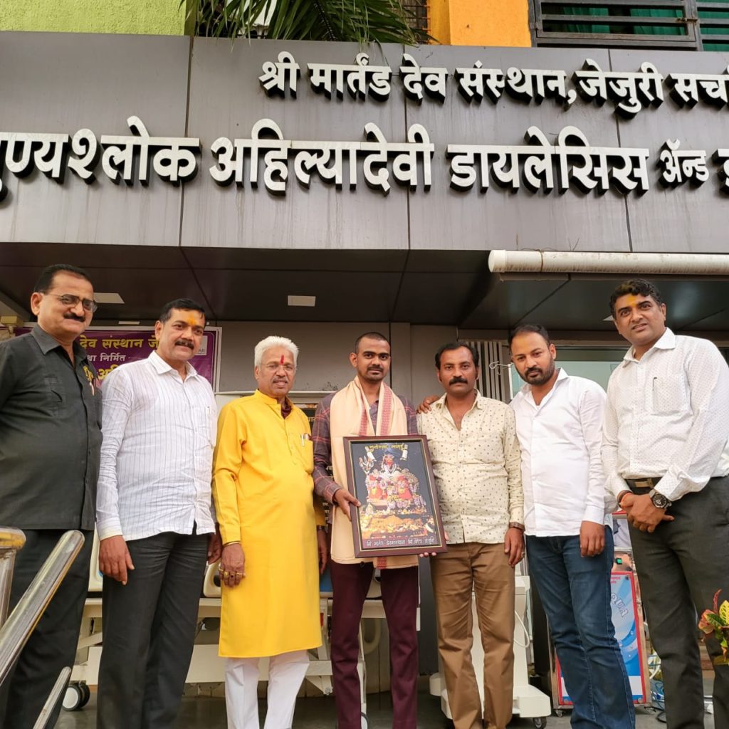मुलाची वडिलांना आगळ्या-वेगळ्या प्रकारे श्रद्धांजली मुलाची वडिलांना आगळ्या-वेगळ्या प्रकारे श्रद्धांजली