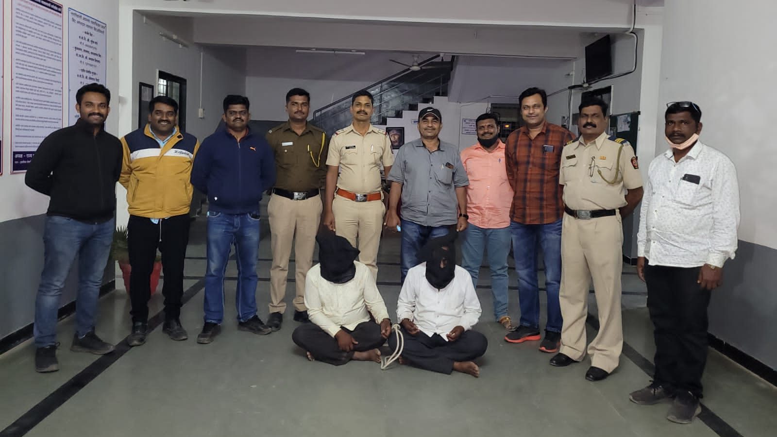 दोन किलो सोने चोरीतील आरोपी कर्जत व पुणे पोलिसांनी केले जेरबंद