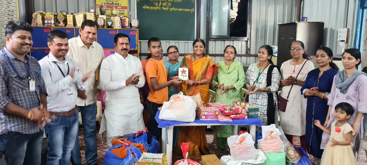 उन्नती सोशल फाउंडेशनची दिवाळी अनाथ-गतिमंद मुलांबरोबर