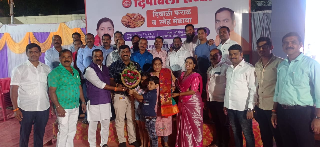 शिवसेना उपशहरप्रमुख हरेश नखाते यांच्या दिवाळी सेल्फी स्पर्धेतील विजेत्यांना बक्षीस वितरण