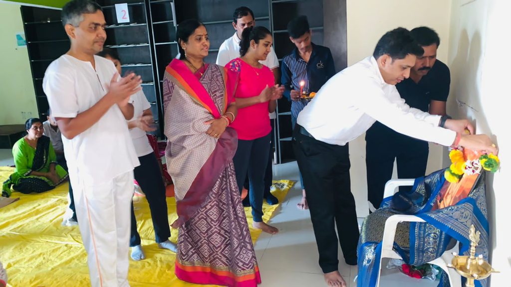 निरोगी आणि सुदृढ शरीरासाठी योगाभ्यास महत्त्वाचा - कुंदा भिसे निरोगी आणि सुदृढ शरीरासाठी योगाभ्यास महत्त्वाचा - कुंदा भिसे