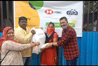 विप्ला फाउंडेशन व एचएसबीसी टेक्नॉलॉजिस्ट यांच्यातर्फे गरजूंना जीवनावश्यक वस्तूंचे वाटप