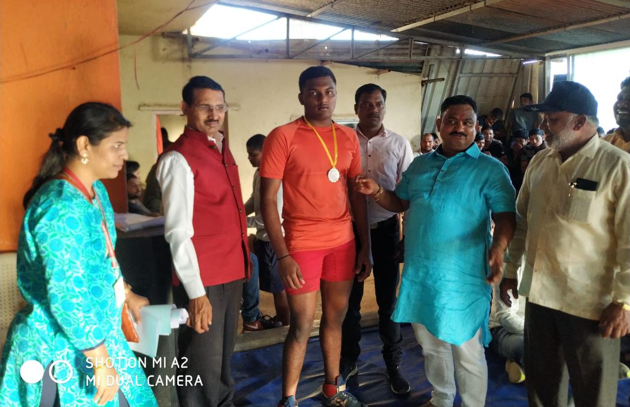 एस. एम. जोशी महाविद्यालयातील सुशांत खवळे आंतर महाविद्यालयीन कुस्ती स्पर्धेत द्वितीय