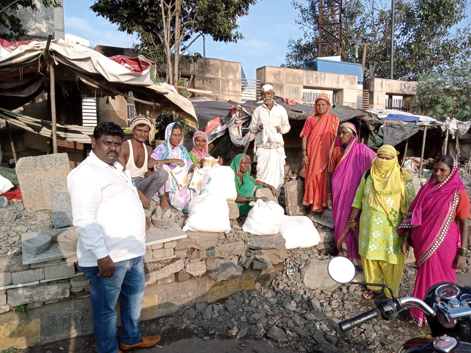 आधुनिक इलेक्ट्रिकल साधनांमुळे पाटे-वरवंटे स्वयंपाक घरातून इतिहास जमा – प्रा. दिपक जाधव