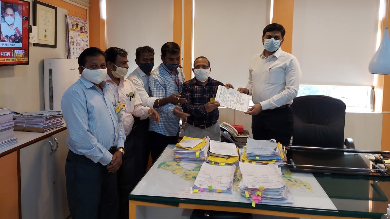 इमारत कोसळण्यापूर्वी मनपाचा वाल्हेकरवाडीतील दवाखाना तात्काळ हलवा - नितीन यादव इमारत कोसळण्यापूर्वी मनपाचा वाल्हेकरवाडीतील दवाखाना तात्काळ हलवा - नितीन यादव