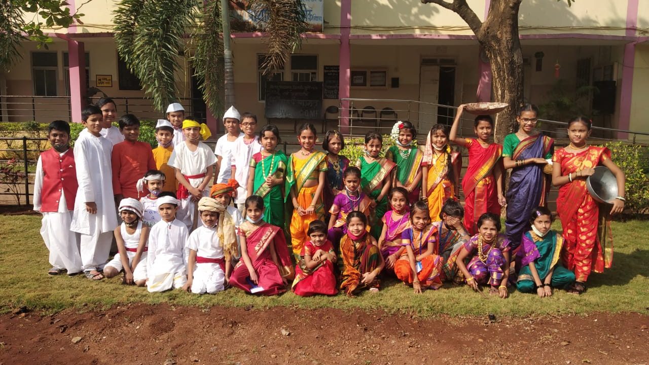 अभिमान प्रायमरीमध्ये शेतकरी दिवस साजरा