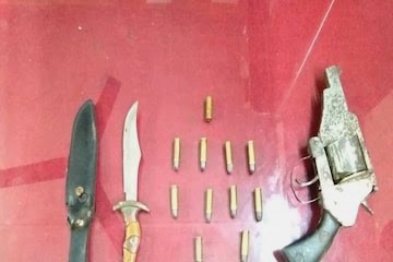 धक्कादायक : नाशिक पंचवटीत पुजारी एकमेकांना भिडले, एकाने दुसऱ्यावर पिस्तूल रोखली धक्कादायक : नाशिक पंचवटीत पुजारी एकमेकांना भिडले, एकाने दुसऱ्यावर पिस्तूल रोखली
