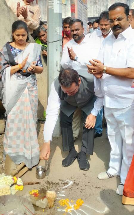 खासदार श्रीरंग बारणे यांच्या खासदार निधीतून काळेवाडीतील रस्त्याच्या कामाचा शुभारंभ
