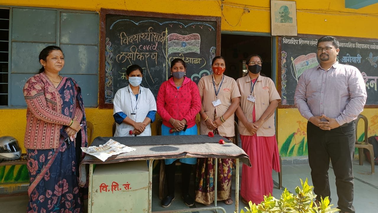 माने शाळेत करोना प्रतिबंधक लसीकरणास उत्स्फूर्त प्रतिसाद