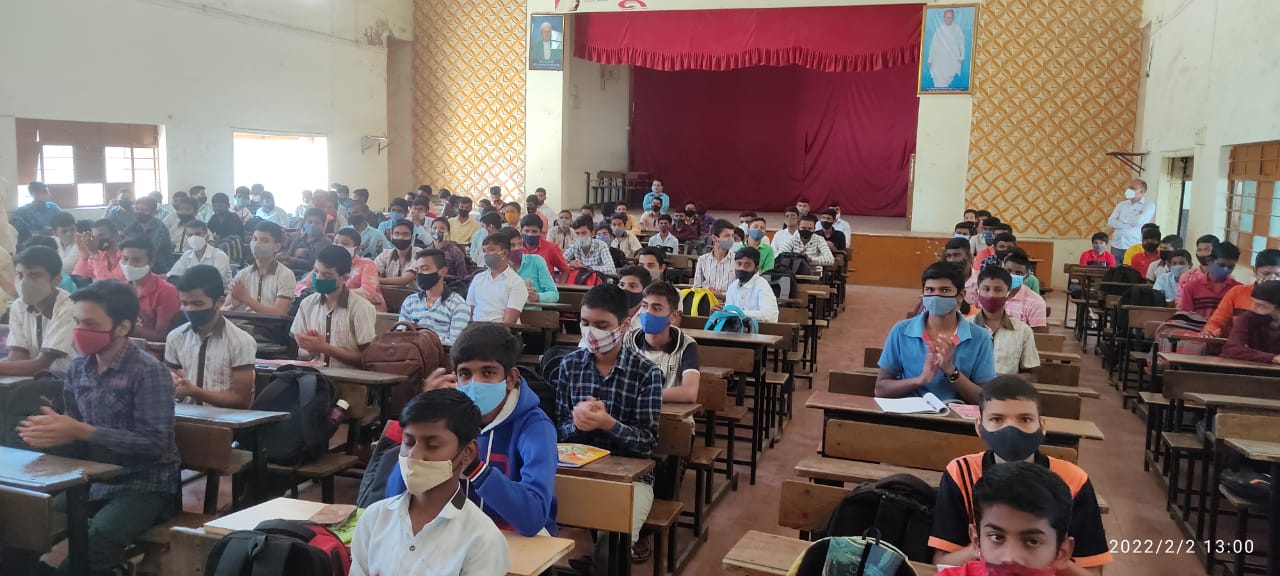 श्री फत्तेचंद जैन विद्यालय व जुनिअर कॉलेजमध्ये दहावीच्या विद्यार्थ्यांना तज्ज्ञांकडून मार्गदर्शन