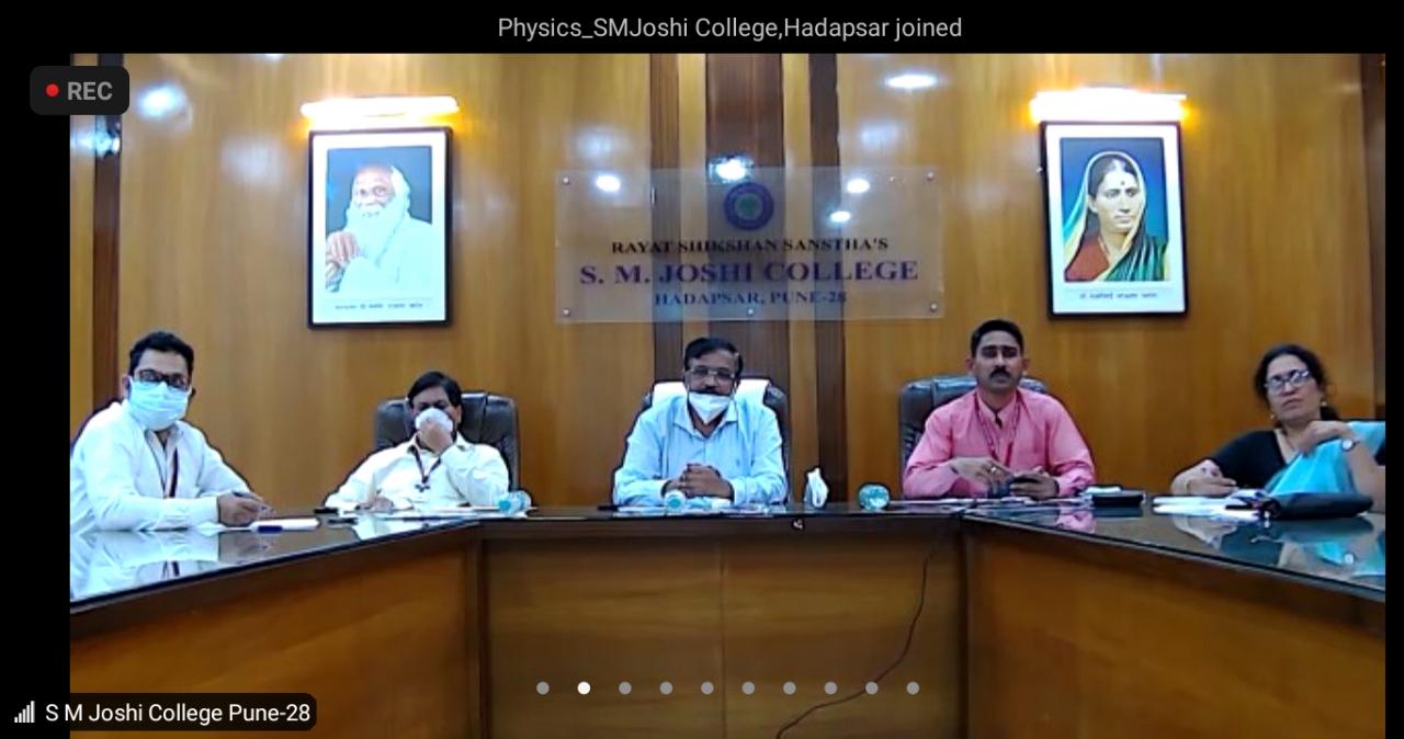 एस. एम .जोशी कॉलेजमध्ये स्पर्धा परीक्षा मार्गदर्शन व्यक्तिमत्व आणि कौशल्य विकास राज्यस्तरीय व्याख्यानमाला संपन्न