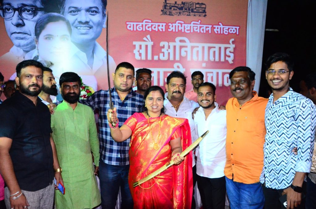 मनसे नेत्या अनिता पांचाळ यांनी वाढदिवसाचे औचित्य साधून फोडला प्रचाराचा नारळ मनसे नेत्या अनिता पांचाळ यांनी वाढदिवसाचे औचित्य साधून फोडला प्रचाराचा नारळ