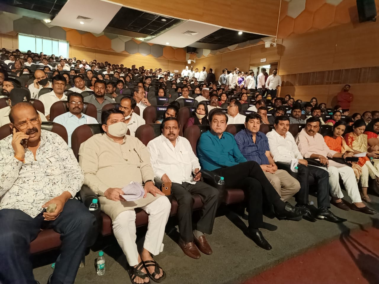 प्रशासकांनी अर्थसंकल्प उपसुचेनेशिवाय मंजूर करावा : योगेश बहलसामान्य जनतेच्या महासभेत पाणी प्रश्नावर महिला सदस्या आक्रमक