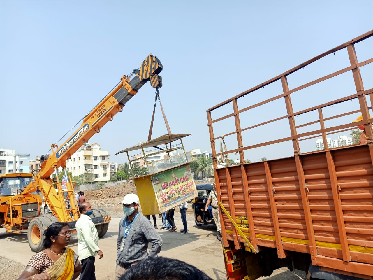 हातावर पोट भरणार्या गरिबांच्या पोटावर बुलडोजर ; राष्ट्रवादी काँग्रेस संतप्त