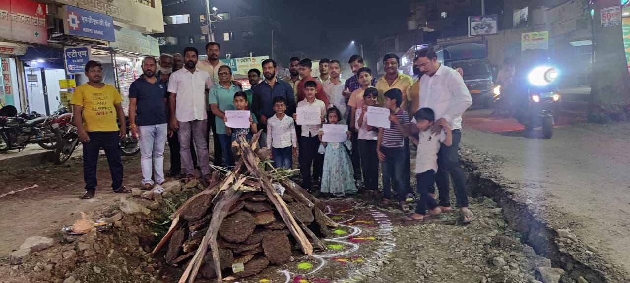 आझाद मित्र मंडळ स्पोर्ट्स क्लबतर्फे पर्यावरणपूरक होळी साजरी