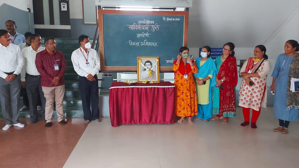 सावित्रीबाई फुले स्मृतिदिन व विठ्ठलराव तुपे जयंतीनिमित्त अभिवादन