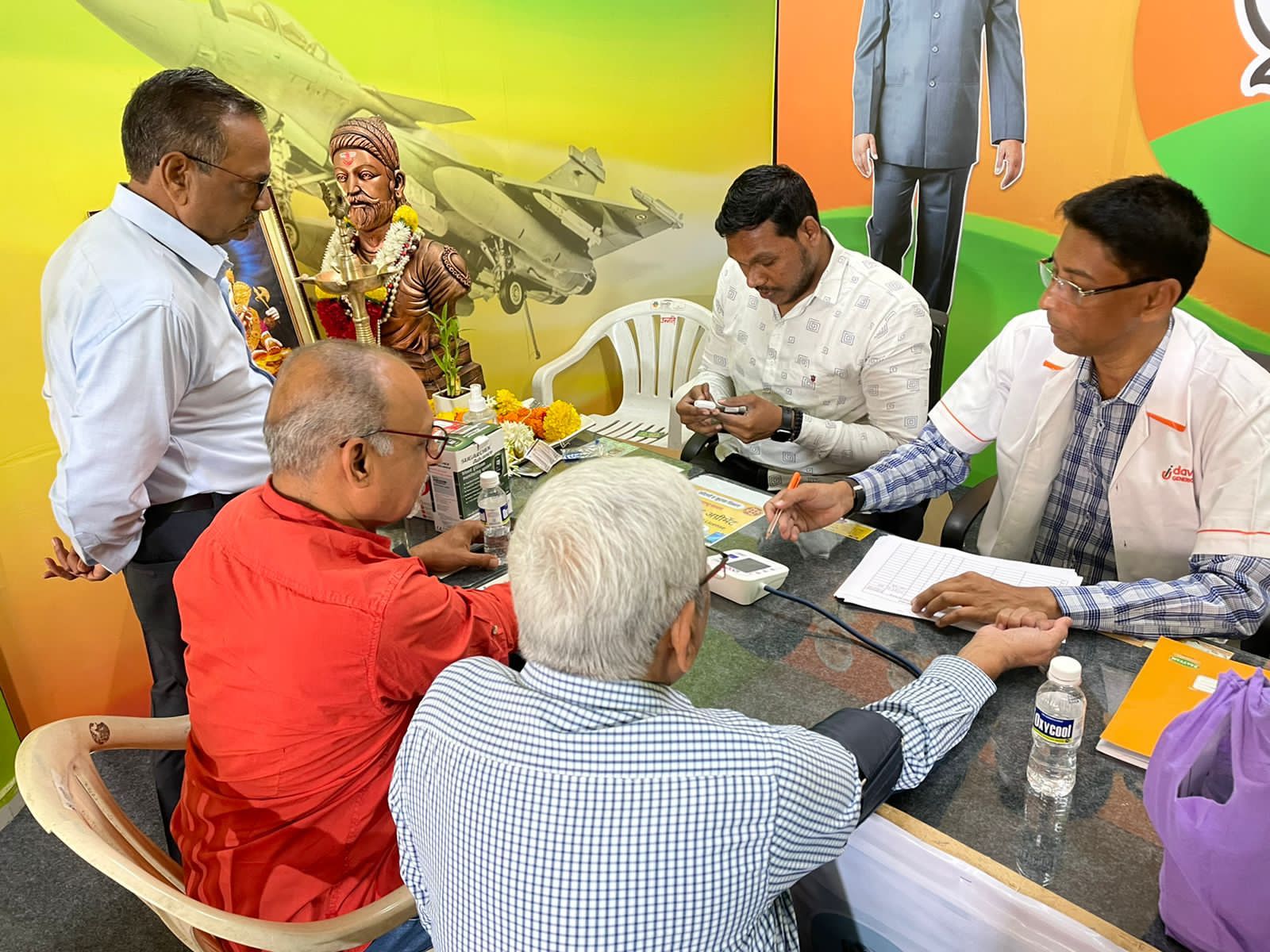 उन्नतीच्या वर्धापनदिनानिमित्त सप्ताहभर विधायक उपक्रमांची रेलचेल ; मोफत डोळे तपासणी शिबीरास नागरिकांचा उस्फुर्त सहभाग