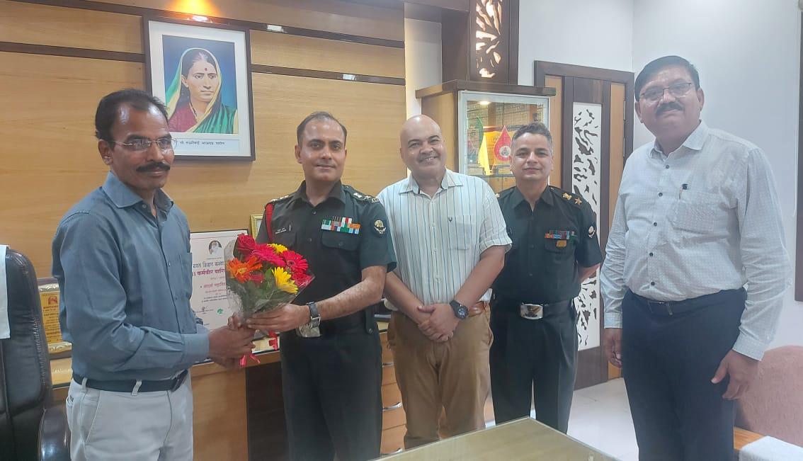 एस. एम. जोशी कॉलेजला शौर्य पदक विजेते कर्नल राहुल शर्मा यांची सदिच्छा भेट