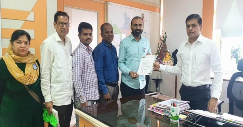 शहरातील असंख्य खड्ड्यांमध्ये दडले मोठे अर्थकारण ; शहरातील खड्डे, भ्रष्टाचाराचे अड्डे – आप