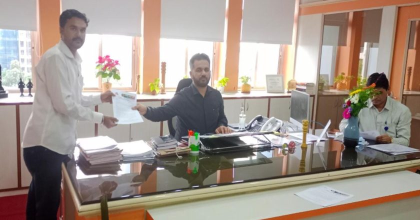 क्रिडा प्रबोधनी माध्यमिक विद्यालयामध्ये सेमी इंग्लिश वर्ग चालू करा – विशाल वाळुंजकर 