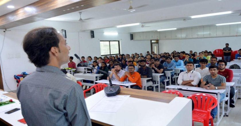 एस. एम. जोशी कॉलेजमध्ये ट्रेनिंग अँड प्लेसमेंट प्रोग्रामचे आयोजन