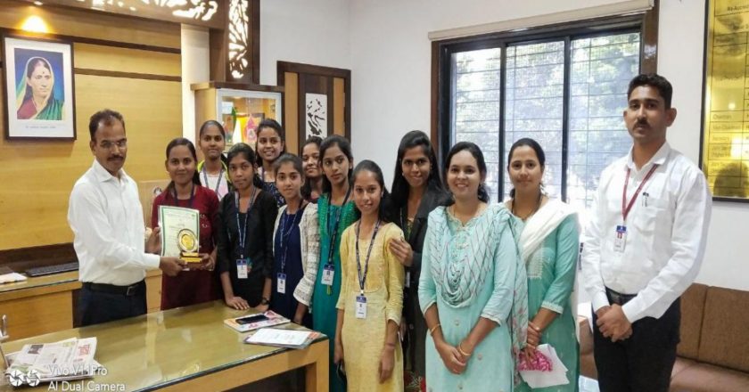 ‘मी युथ आयकॉन : माझी उत्कृष्ट कामगिरी’ या स्पर्धेमध्ये श्रुती अक्कलकोटेला उत्तेजनार्थ पारितोषिक