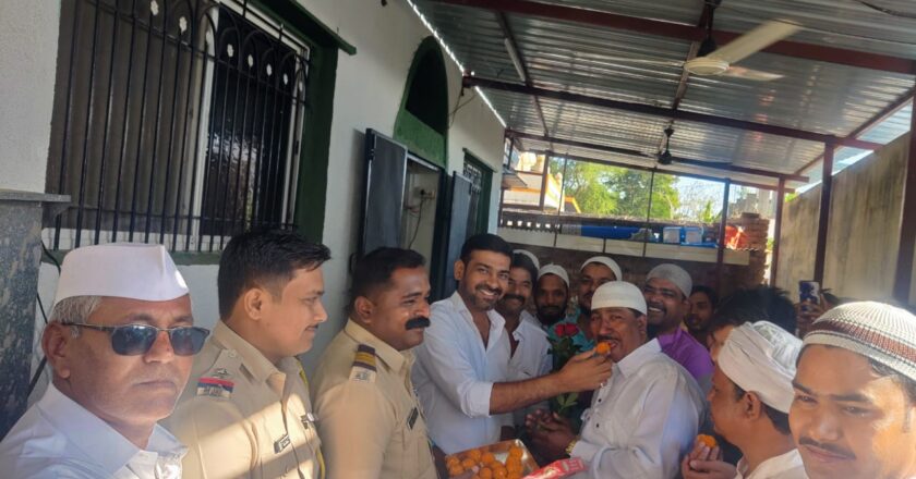 रामजान ईद निमित्त सामुहिक नमाज पठण