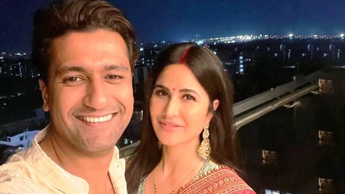Katrina पेक्षा चांगली हिरोईन मिळाली तर तू तिला सोडशील का?Vicky Kaushal ने दिले असे उत्तर... Katrina पेक्षा चांगली हिरोईन मिळाली तर तू तिला सोडशील का?Vicky Kaushal ने दिले असे उत्तर...