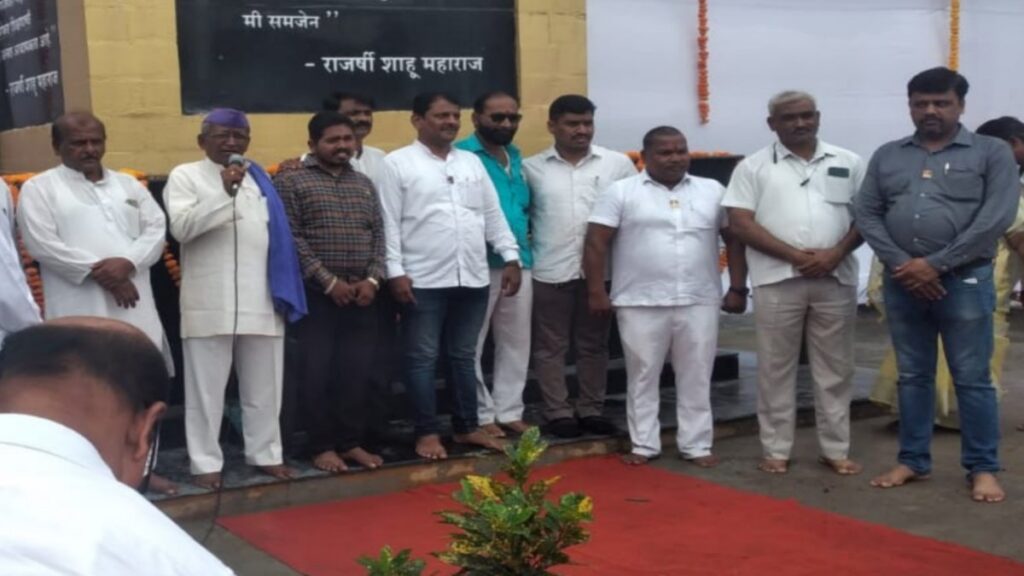 संविधान लागू झाल्यापासून सत्तेत व प्रशासनात हिंदूच असताना कसले हिंदू राष्ट्र अपेक्षित आहे - प्रा. बी. बी. शिंदे संविधान लागू झाल्यापासून सत्तेत व प्रशासनात हिंदूच असताना कसले हिंदू राष्ट्र अपेक्षित आहे - प्रा. बी. बी. शिंदे