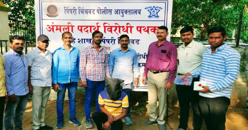 PIMPRI CHINCHWAD : रेकॉर्डवरील सराईत गुन्हेगाराला अंमली विरोधी पथकाने ठोकल्या बेड्या; १ गावठी पिस्टल आणि १ जीवंत काडतुस केले जप्त