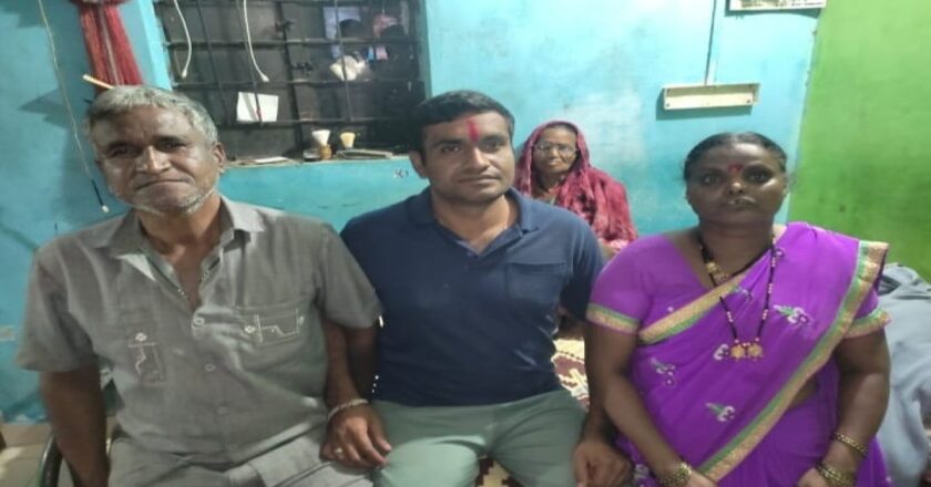 भोसरीतील गवंड्याचा मुलगा झाला पोलिस उपनिरीक्षक; झोपडीत राहणार्‍या नीलेश बचुटेची यशाला गवसणी