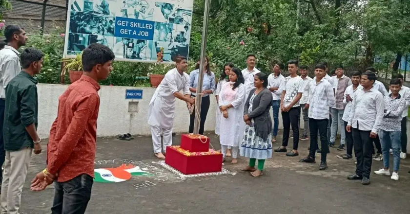 स्वातंत्र्यदिनानिमित्त सीआयई इंडिया इन्स्टट्यूट ऑफ स्किलच्या लर्नेटस्किलच्या विद्यार्थ्यांकडून पथनाट्य सादर