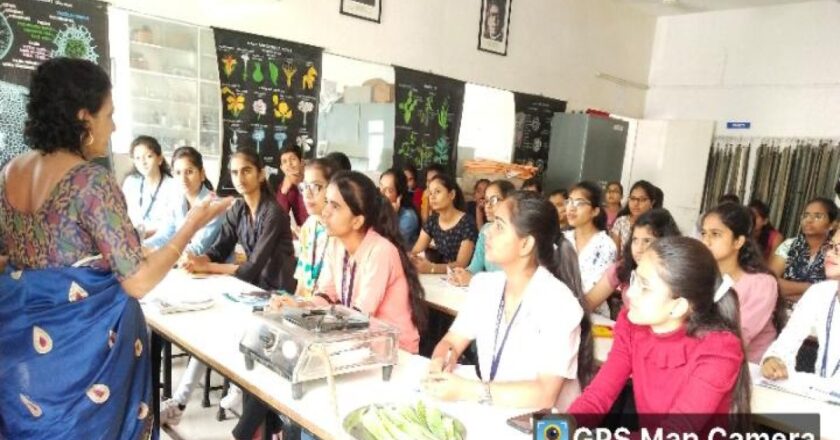 एस. एम. जोशी कॉलेजमध्ये Preparation of Herbal Cosmetics and Related Cosmetic Products या विषयावर वर्कशॉपचे आयोजन