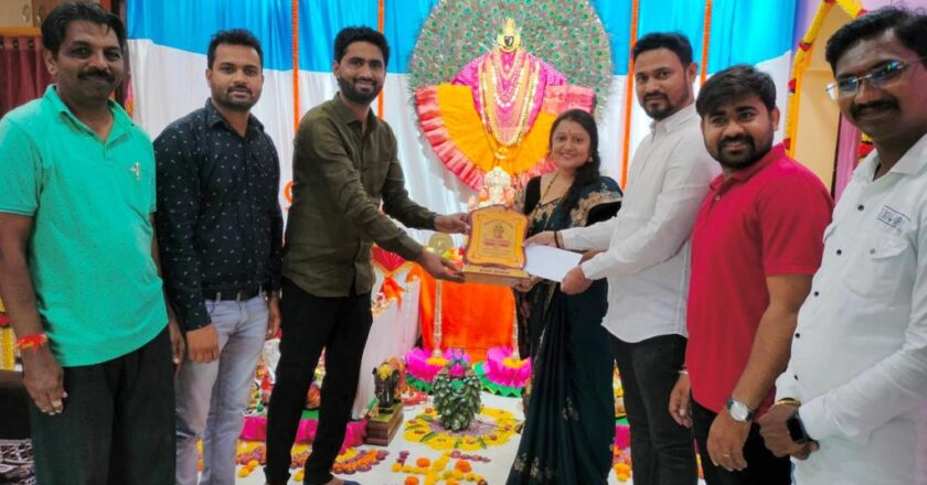 पिंपरी चिंचवड युवक काँग्रेस आयोजित गौरी गणपती सजावट स्पर्धेत वर्षा कदम प्रथम