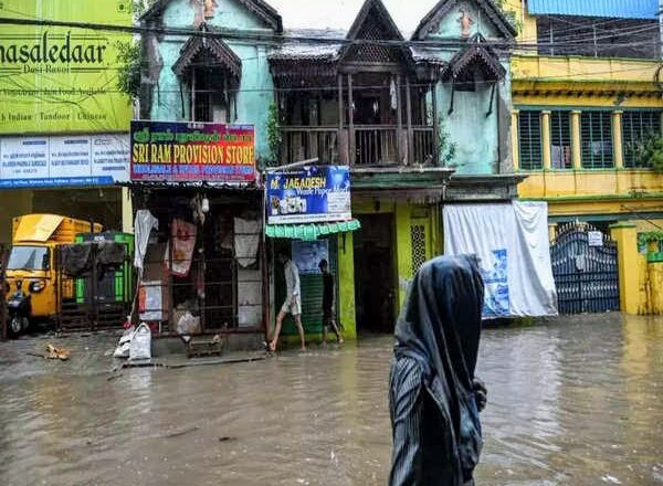 Tamil Nadu Floods : बंगालच्या उपसागरावरील दबावामुळे तामिळनाडूत मुसळधार पाऊस