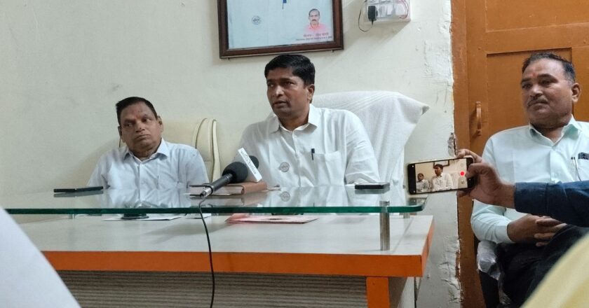 स्वतःचा रक्ताने पहिली सही करून एक लाख सह्यांचे निवेदन देणार – विष्णुपंत भुतेकर